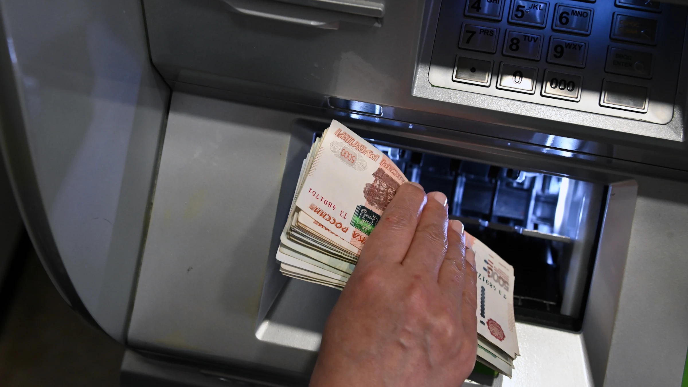 Денежные переводы без паспорта ограничат с 30 мая: подробности