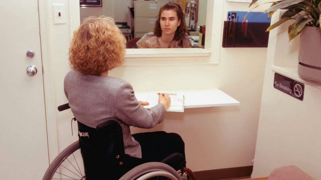 Право инвалидов на работу защитят новые штрафы: Госдума