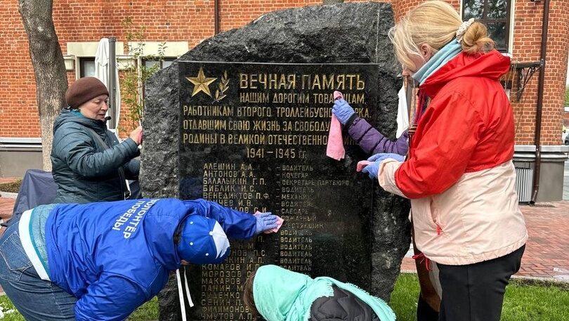 Волонтёрам разрешат ремонтировать памятники жертвам военных действий