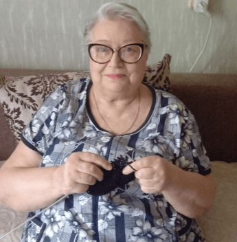 В Чебоксарах пожилые граждане вяжут теплые вещи для жителей Донбасса  