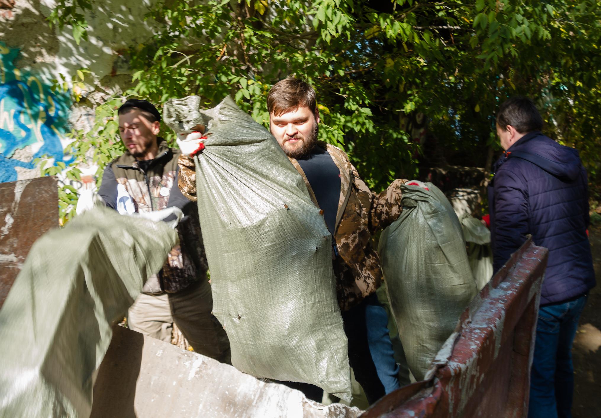 Более 250 кг мусора вывезли с полуострова Баран
