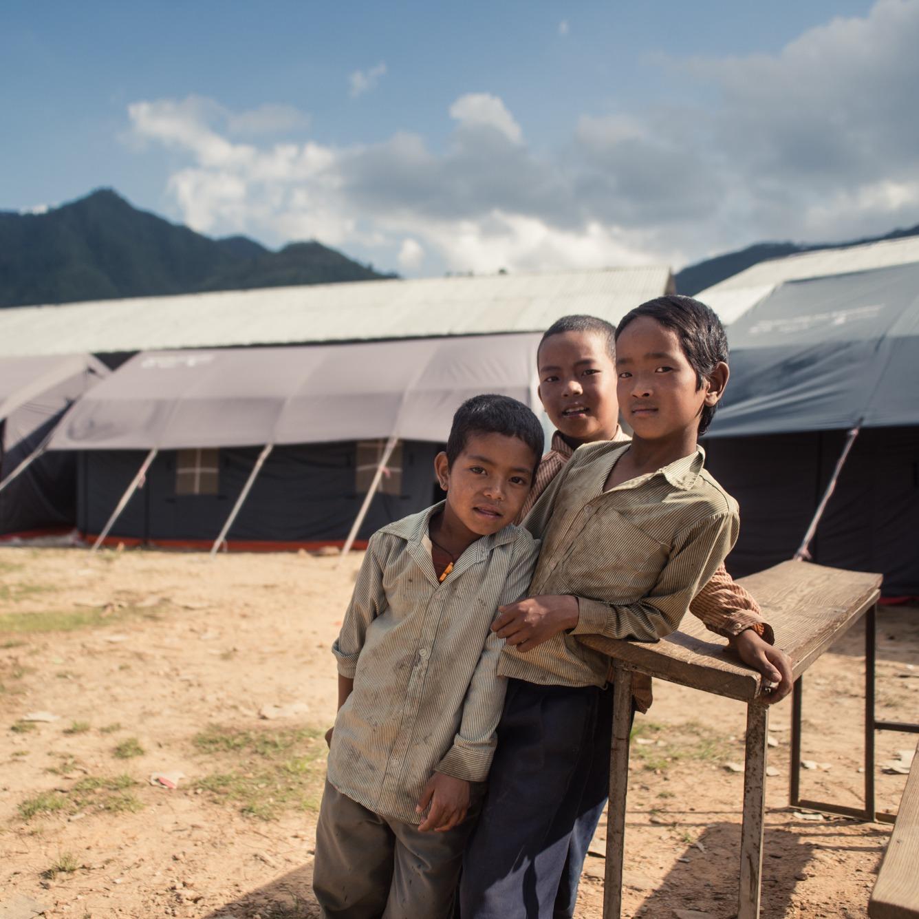 «В непальских деревнях нет ничего, что есть у нас»: как активисты восстанавливают там школы