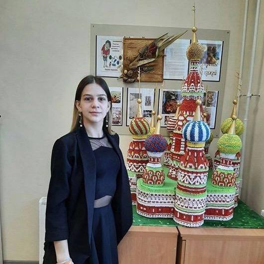 Школьница из Свердловской области создала копию храма Василия Блаженного