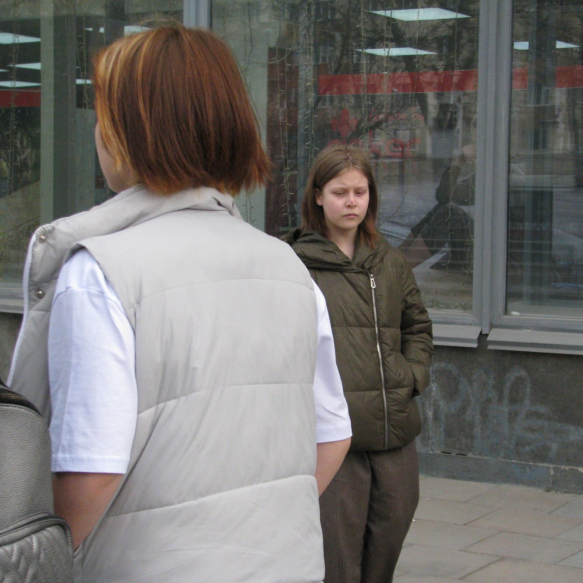 В Екатеринбурге волонтёры проверили, помогут ли взрослые потерявшемуся ребёнку