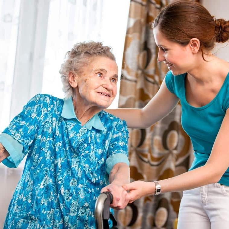 Уход и не только: в какой помощи сегодня нуждаются пожилые люди?