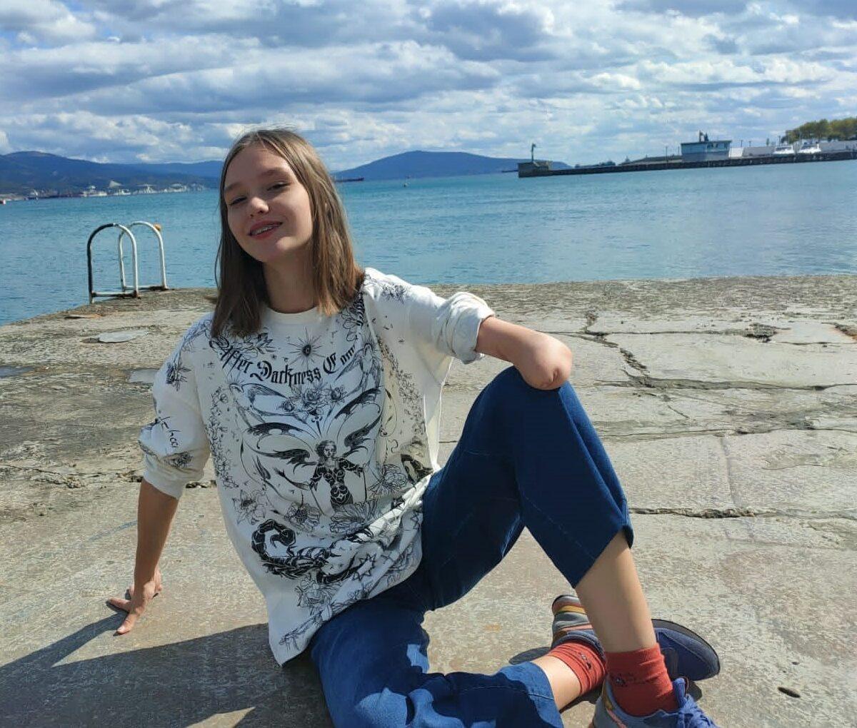 «Всех люблю»: жители Новороссийска собрали деньги на новый протез для девочки