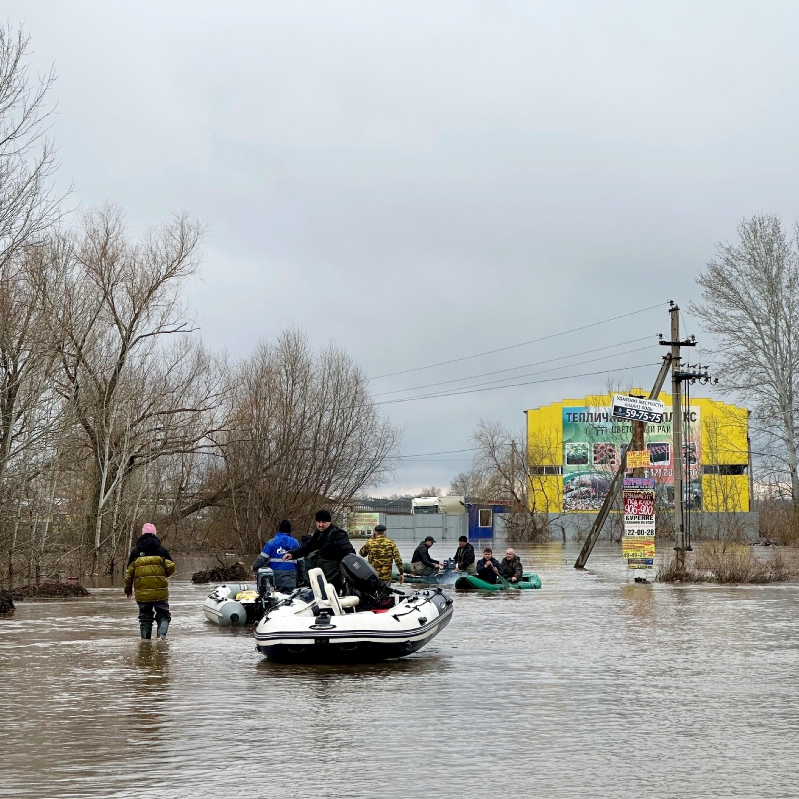 Ситуация критическая: где и как получить помощь пострадавшим от паводка в Оренбургской области?