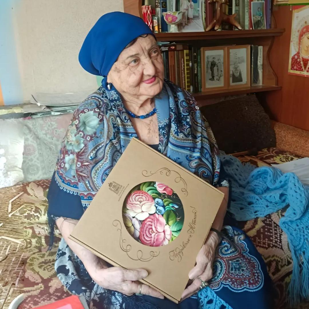 95-летняя учительница пережила расстрел отца и бомбёжки – а теперь пишет стихи